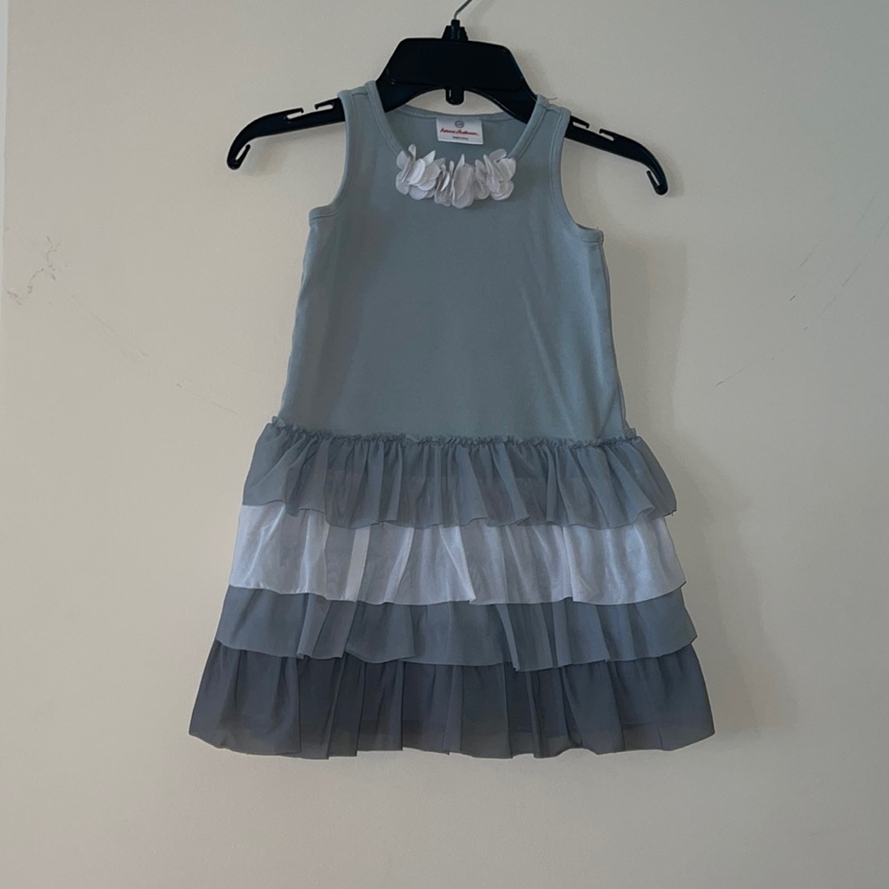Ruffled Skirt dress - gray & white - SIZE 5. Tulle flower neckline